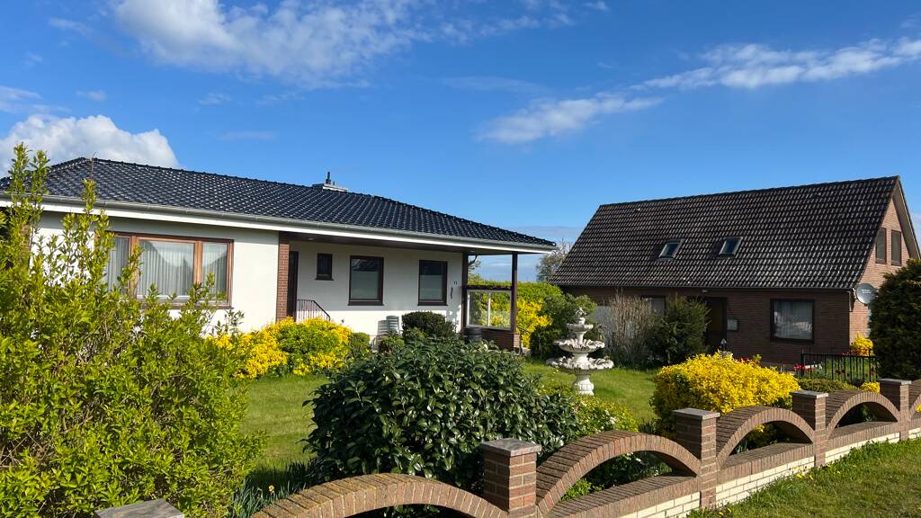 Einfamilienhaus zum Kauf 549.000 € 10 Zimmer 225 m² 1.569 m² Grundstück Landstraße 11 Altratjensdorf Riepsdorf 23738
