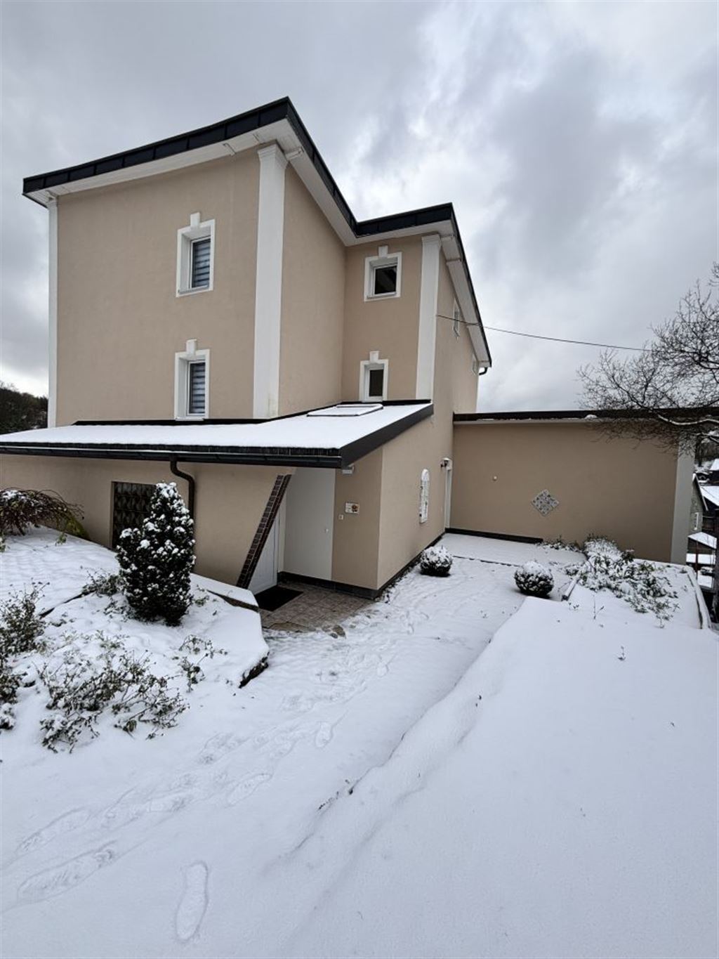 Mehrfamilienhaus zum Kauf 220.000 € 10 Zimmer 261 m²<br/>Wohnfläche 1.207 m²<br/>Grundstück Steinach , Thür 96523