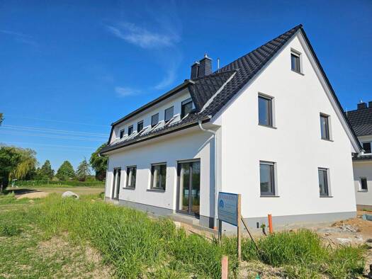 Doppelhaushälfte zum Kauf 360.000 € 4 Zimmer 115 m² 220 m² Grundstück frei ab sofort Biestow Rostock 18059