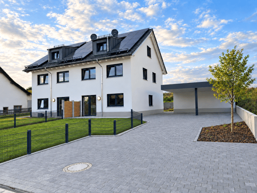 Doppelhaushälfte zur Miete - Erstbezug 1.900 € 4 Zimmer 134 m² frei ab 01.02.2027 Landshuter Straße 15 Volkenschwand Volkenschwand 84106