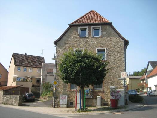Haus zum Kauf 185.000 € 7 Zimmer 170 m² 172 m² Grundstück Himmelstadt 97267