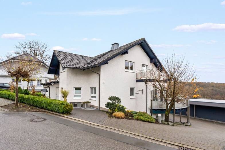 Einfamilienhaus zum Kauf 649.500 € 6 Zimmer 255 m² 682 m² Grundstück frei ab sofort Finnentrop Finnentrop 57413