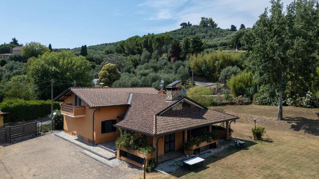 Haus zum Kauf 650.000 € 5 Zimmer 280 m² 9.000 m² Grundstück frei ab sofort Massarosa