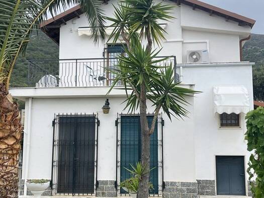 Haus zum Kauf 700.000 € 170 m² Ceriale 17023
