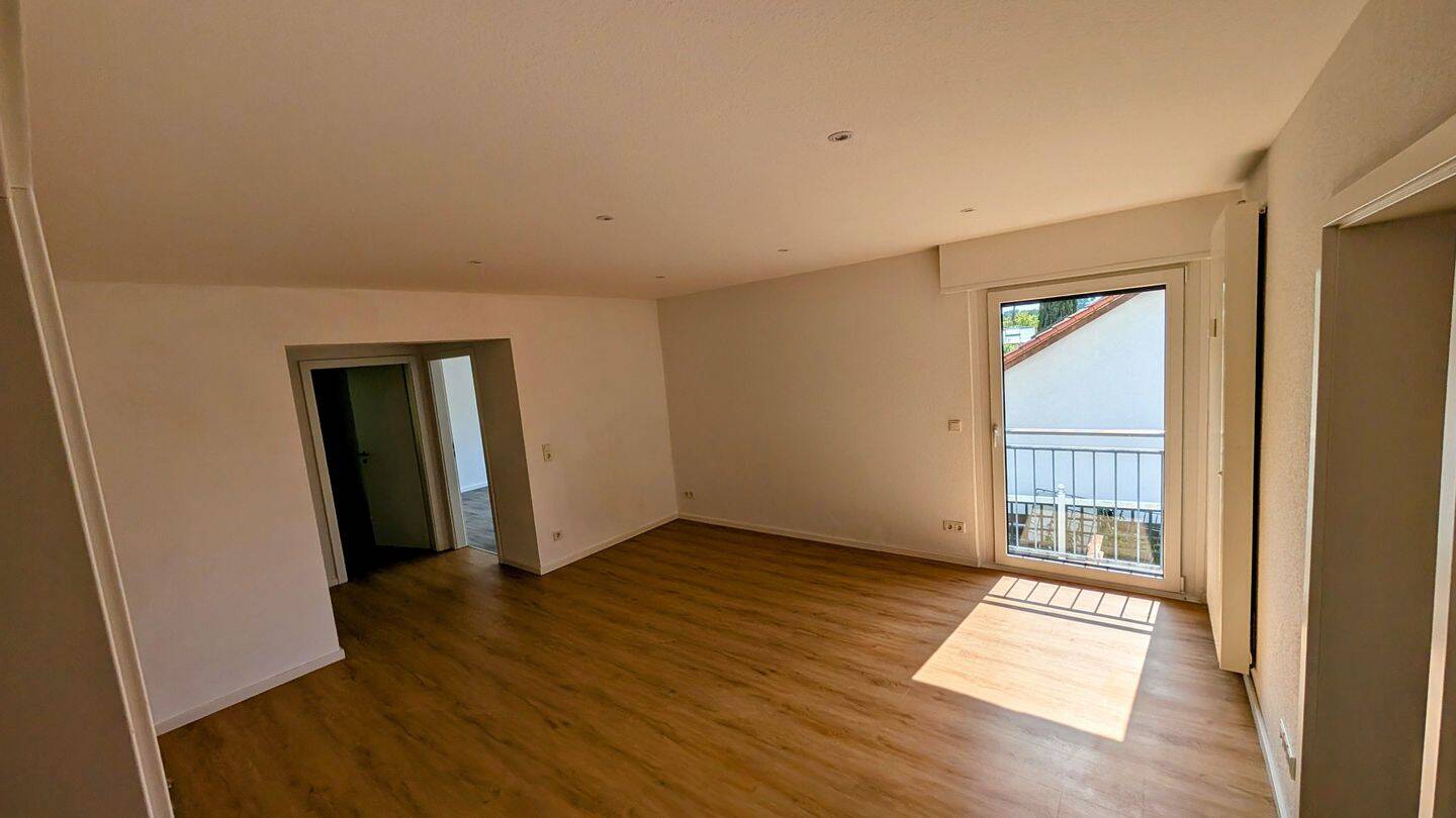 Modern, Renovierte 4 ZKB 100qm + Balkon und Fernblick auf den Wald – Am Emmersberg 106, 66113 Saarbrücken – Vorschaubild 4