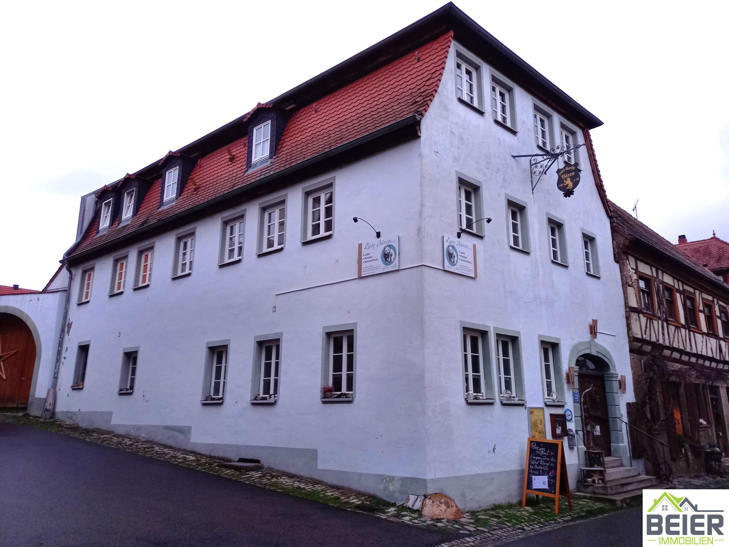 Einfamilienhaus zum Kauf 595.000 € 11 Zimmer 500 m²<br/>Wohnfläche 832 m²<br/>Grundstück Mainbernheim 97350