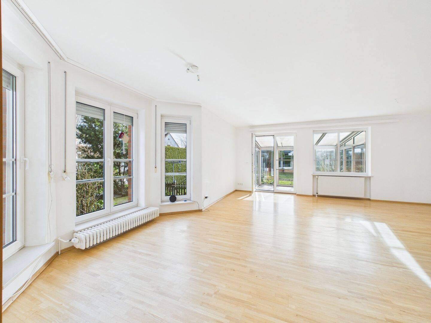 Immobilie in Wismar - Flexibles Zweifamilienhaus mit Doppelgarage und vielseitigem Untergeschoss - Bild 3