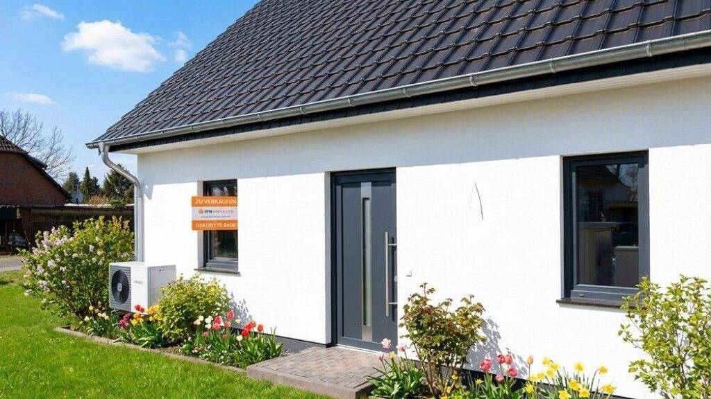 Immobilie in Elmenhorst/Lichtenhagen - Grillsaison auf der eigenen  Terrasse starten: Neubau-Doppelhaushälfte in begehrter Lage - Bild 2