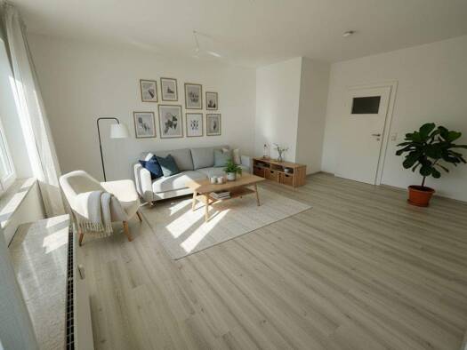 Wohnung zur Miete 470 € 3 Zimmer 75,2 m² 2. Geschoss frei ab sofort Scherbergplatz 2 Glauchau 08371