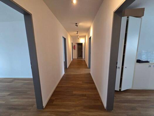 Bürofläche zur Miete provisionsfrei 13 € 1 Zimmer 140 m² Bürofläche Bahnhofstraße Wiesbaden 65185