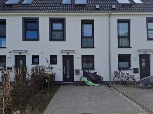 Reihenhaus zur Miete 1.880 € 5 Zimmer 136 m² 253 m² Grundstück frei ab 01.06.2026 Osternburg Oldenburg 26135