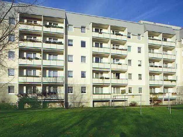 Wohnung zur Miete 459 € 3 Zimmer 56,9 m² 4. Geschoss frei ab 11.09.2026 Neundorfer Straße 35 Leuben Ortsamtsbereich Leuben 01257