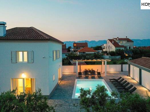 Haus zum Kauf 850.000 € 4 Zimmer 191 m² 1.011 m² Grundstück Zadar 23000