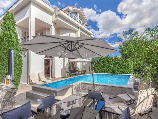 Mehrfamilienhaus zur Miete 2.200 € 5 Zimmer 187 m² Veprinac, Opatija - Okolica Opatija 51410