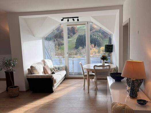 Wohnung zur Miete 685 € 3 Zimmer 98 m² 2 Geschosse frei ab sofort Am Rasen 16 Oberweißenbrunn Bischofsheim a.d.Rhön 97653