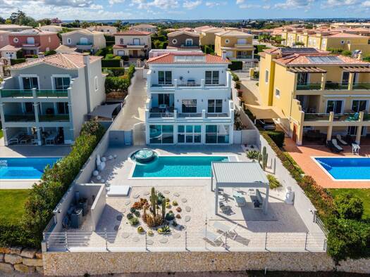 Haus zum Kauf 2.200.000 € 342 m² 618 m² Grundstück Travanca de Lagos 8600-382