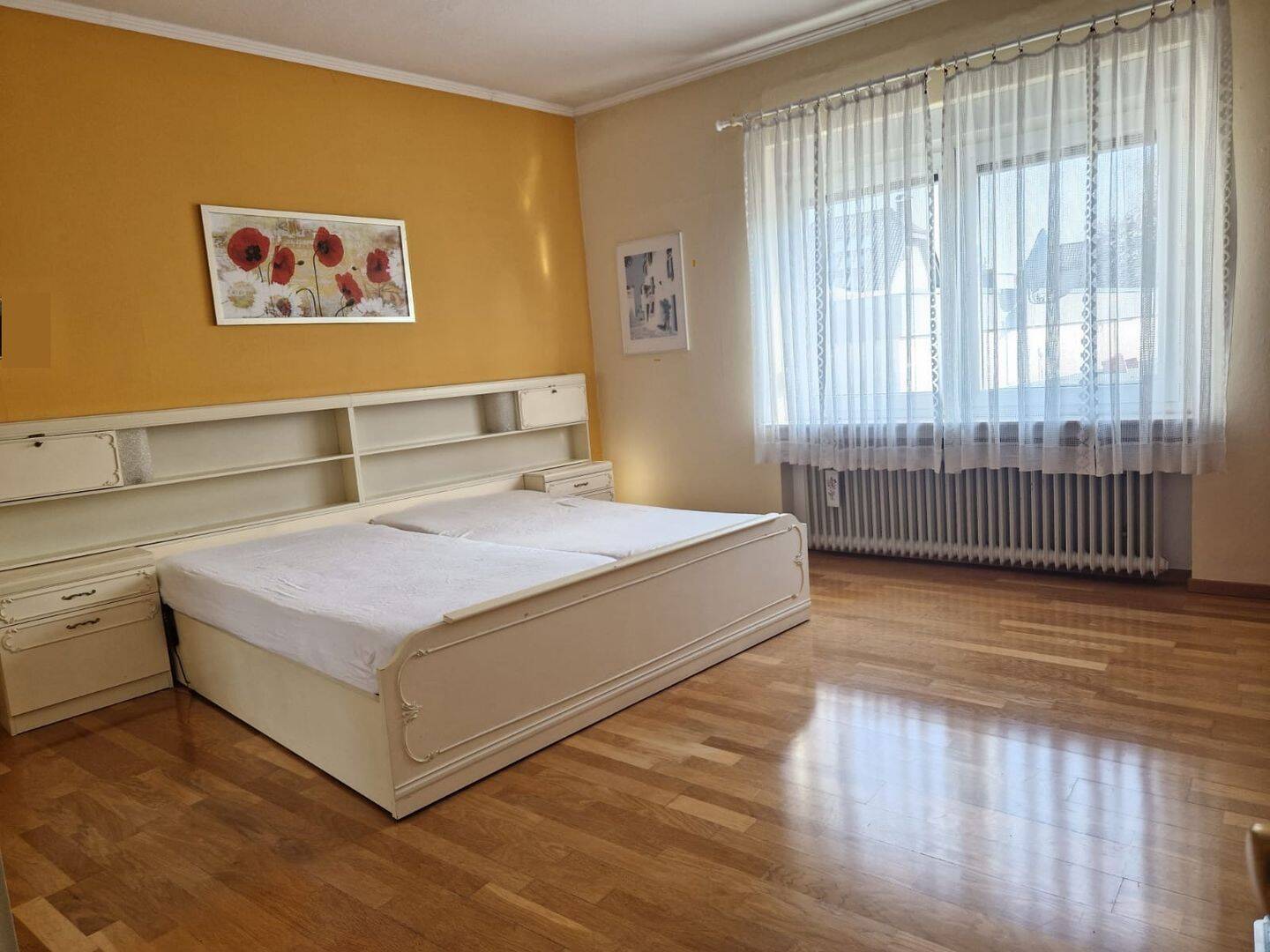 Immobilie in Bad Salzuflen - Großzügige helle Wohnung im Zentrum von Bad Salzuflen mit zwei Garagen - Bild 1