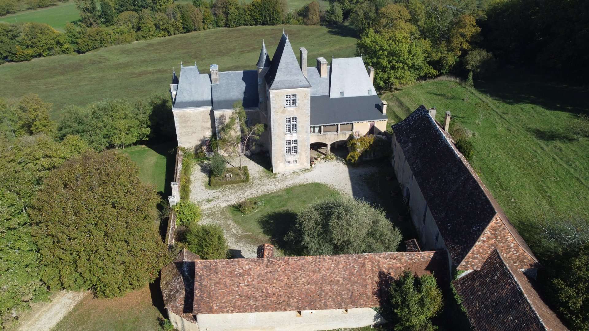 Schloss zum Kauf provisionsfrei 1.575.000 € 9 Zimmer 523 m²<br/>Wohnfläche 250.014,8 m²<br/>Grundstück Centre Ville Périgueux