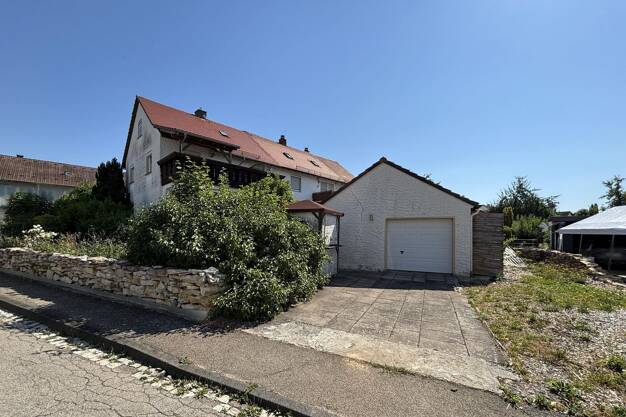 Doppelhaushälfte zum Kauf 249.000 € 5 Zimmer 120 m² 480 m² Grundstück Wassertrüdingen Wassertrüdingen 91717
