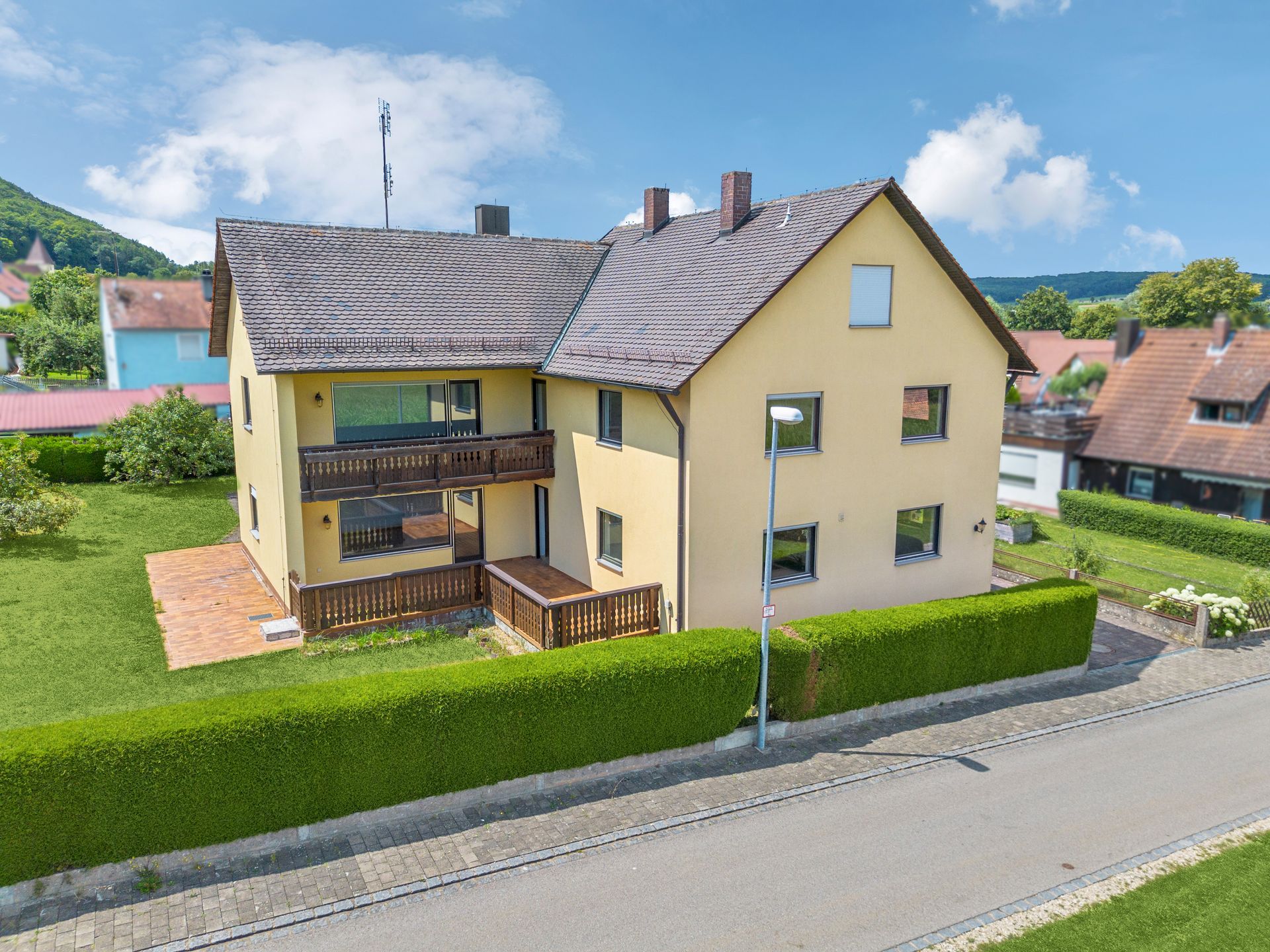 Einfamilienhaus zum Kauf 365.000 € 8 Zimmer 193,8 m²<br/>Wohnfläche Wettelsheim Treuchtlingen 91757