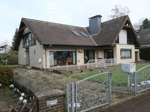 Bungalow zum Kauf 363.000 € 7 Zimmer 212 m² 946 m² Grundstück frei ab sofort Stahlhopsberg 7 Poggenhagen Neustadt am Rübenberge 31535