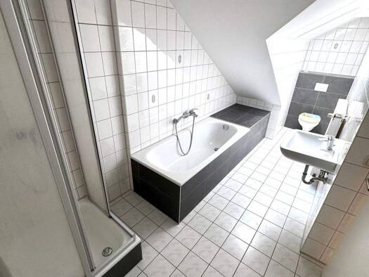 Wohnung zur Miete 370 € 3 Zimmer 62,9 m² 4. Geschoss frei ab sofort Taubestr.1 Pforten Gera 07545