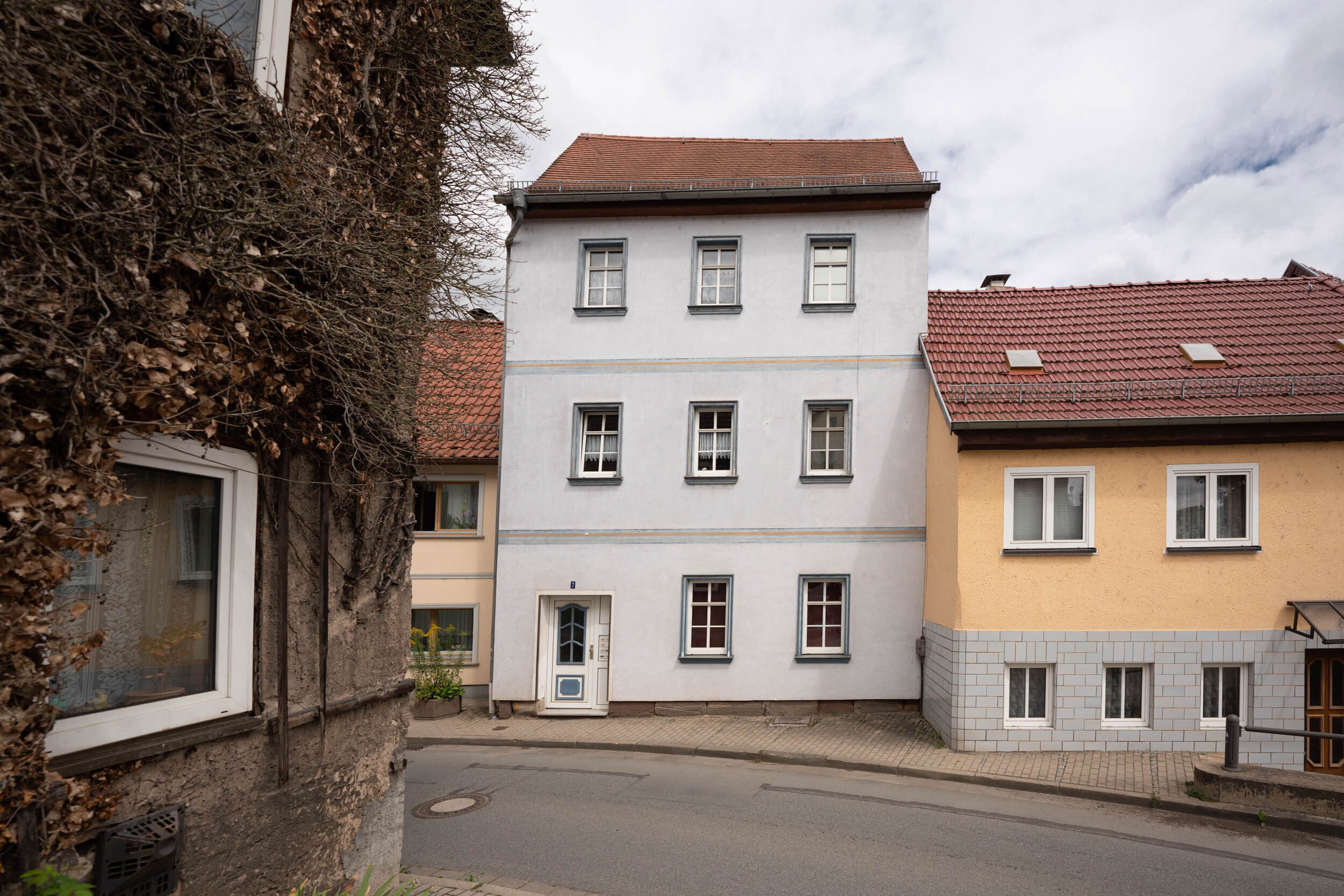 Mehrfamilienhaus zum Kauf 150.000 € 6 Zimmer 136 m²<br/>Wohnfläche 130 m²<br/>Grundstück Kahla 07768