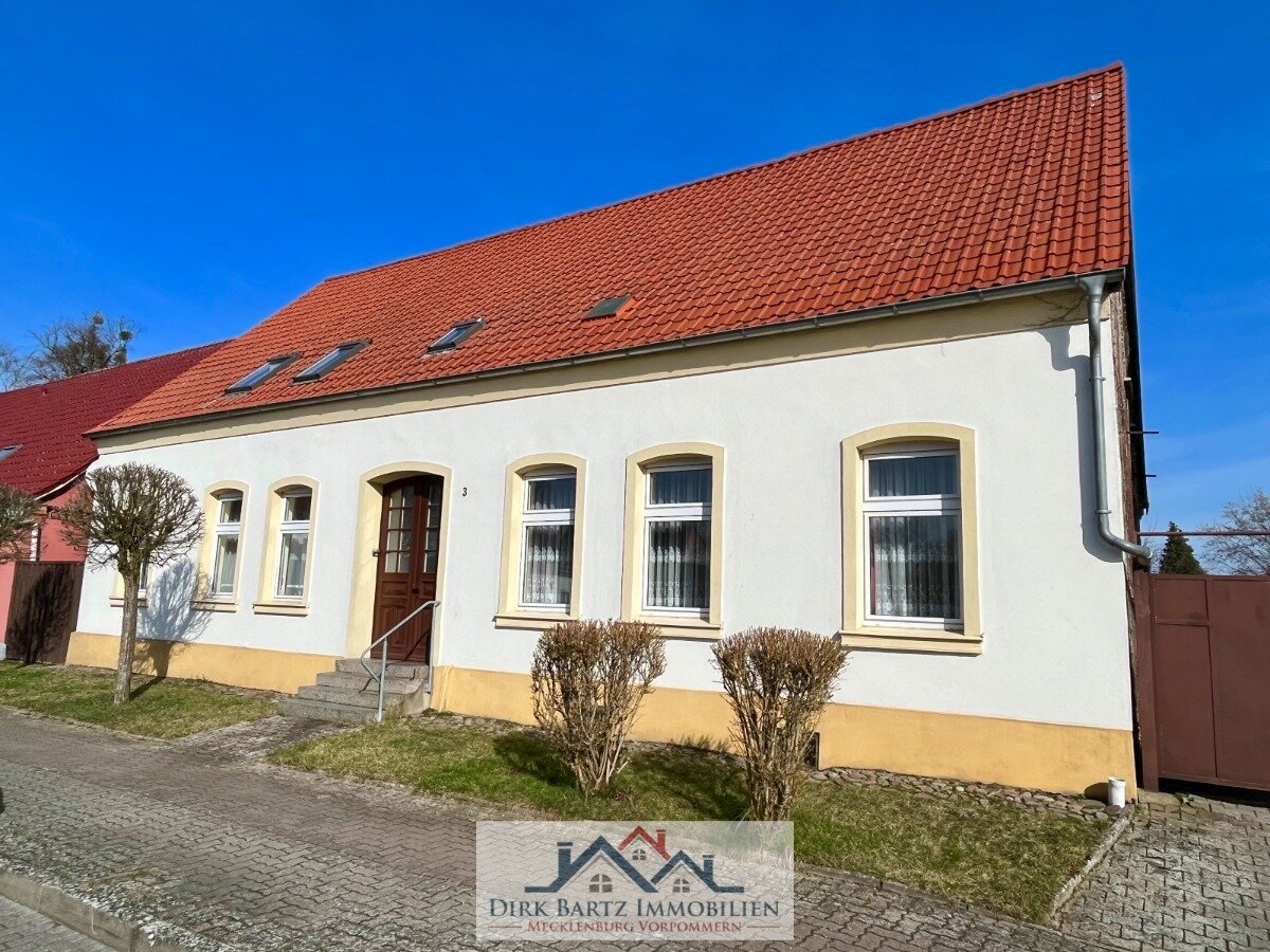 Mehrfamilienhaus zum Kauf 215.000 € 11 Zimmer 251 m²<br/>Wohnfläche 1.882 m²<br/>Grundstück Dargun Dargun 17159