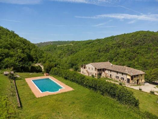 Haus zum Kauf 695.000 € 770 m² 6.152 m² Grundstück Perugia 06133