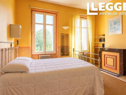 Herrenhaus zum Kauf 9.980.000 € 27 Zimmer 670 m² 240.000 m² Grundstück Fronsac 33126