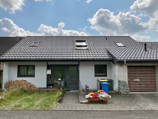 Einfamilienhaus zum Kauf 295.000 € 7 Zimmer 194 m² 398 m² Grundstück frei ab 01.02.2026 Bergstraße 6 Altenbeken 33184