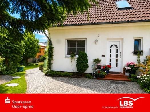 Doppelhaushälfte zum Kauf 289.000 € 4 Zimmer 99,4 m² 396 m² Grundstück Eisenhüttenstadt Eisenhüttenstadt 15890