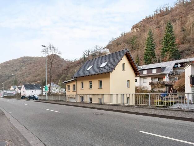 Einfamilienhaus zum Kauf 135.000 € 5 Zimmer 128 m² 262 m² Grundstück St Goarshausen Sankt Goarshausen 56346