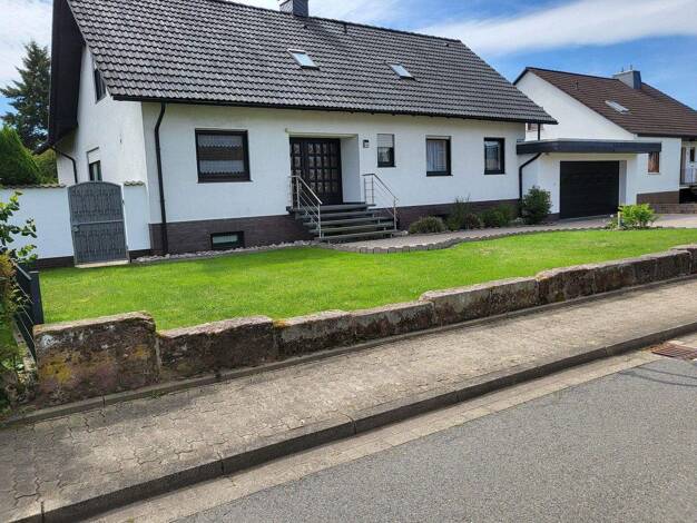 Einfamilienhaus zum Kauf provisionsfrei 399.000 € 10 Zimmer 226,7 m² 806 m² Grundstück Hattorf 37197