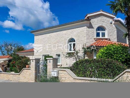 Haus zum Kauf 860.000 € 3 Zimmer 265 m² Kocici Višnjan