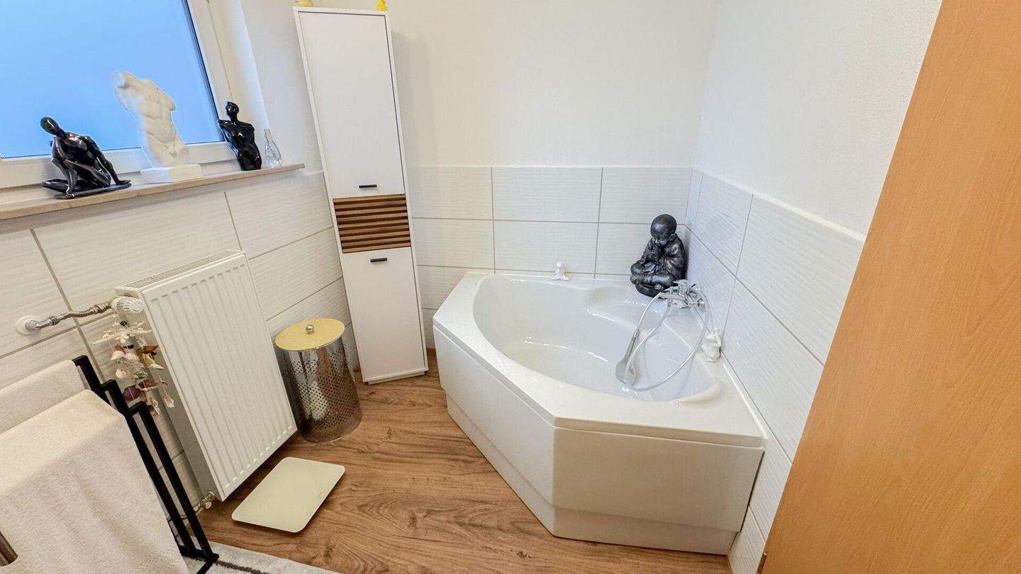 Immobilie in Weilburg - Zwei sanierte Einfamilienhäuser und Einliegerwohnung auf großem Grundstück in Weilburg-Ortsteil! - Bild 4