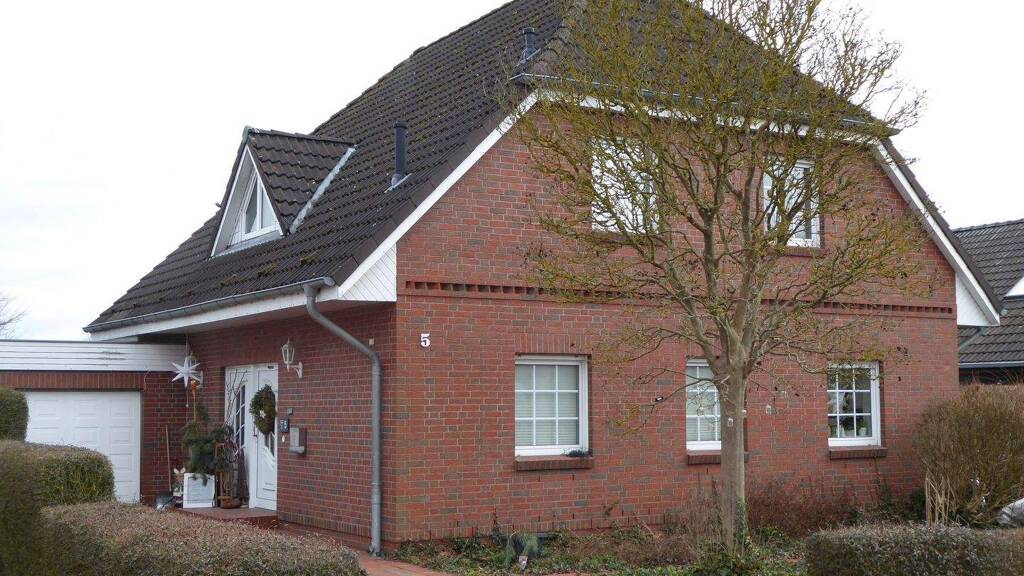 Einfamilienhaus zum Kauf 290.000 € 5 Zimmer 155 m² 678 m² Grundstück frei ab 01.08.2026 Norderstedter Straße 5 Perleberg 19348