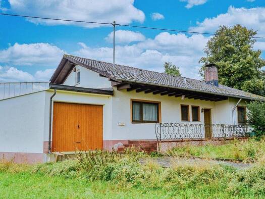 Einfamilienhaus zum Kauf 215.000 € 4,5 Zimmer 118 m² 1.636 m² Grundstück Neuhausen Königsfeld im Schwarzwald 78126