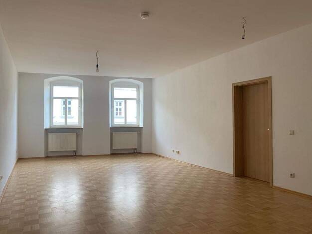 Wohnung zur Miete 850 € 3 Zimmer 127,5 m² 2. Geschoss Innenstadt Hof 95028