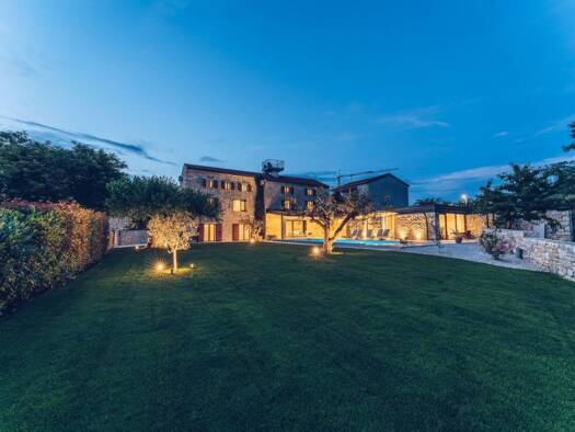 Einfamilienhaus zum Kauf - Erstbezug 1.100.000 € 9 Zimmer 312 m² 861 m² Grundstück Brtonigla 52474