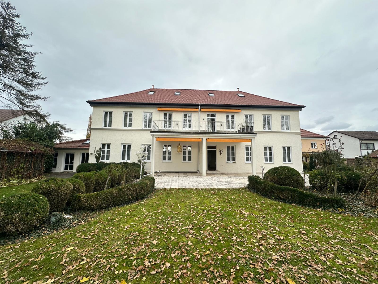 Einfamilienhaus zum Kauf 950.000 € 9 Zimmer 569 m²<br/>Wohnfläche 2.478 m²<br/>Grundstück Planungsbezirk 202 Straubing-Bogen 94315