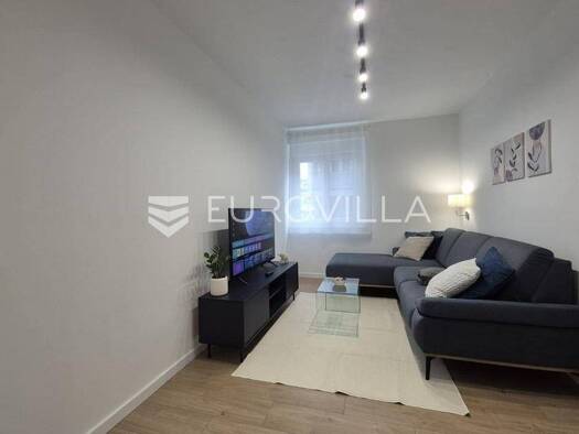 Studio zur Miete 700 € 1 Zimmer 54 m² Gornji grad / Centar Centar