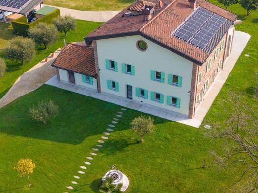 Haus zum Kauf 7.000.000 € 800 m² 7.000 m² Grundstück Lazise 37017