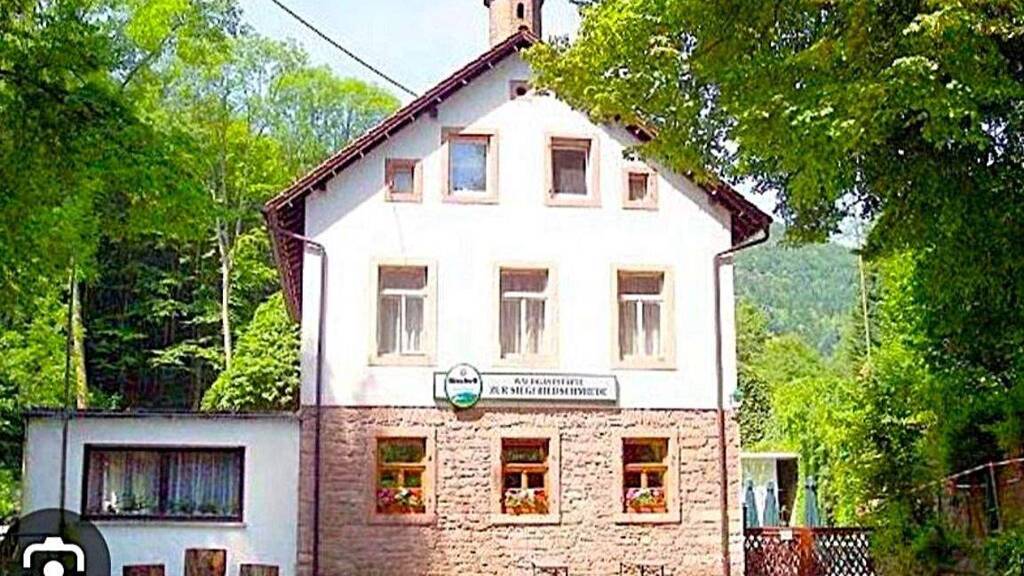 Gastronomie/Hotel zum Kauf 330.000 € 136 m² Gastrofläche 5.037 m² Grundstück Edenkoben 67480