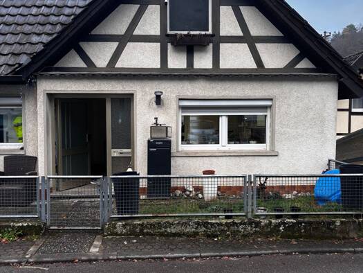 Doppelhaushälfte zum Kauf 249.000 € 3,5 Zimmer 102 m² 249 m² Grundstück frei ab 01.05.2026 Zizenhausen Stockach 78333