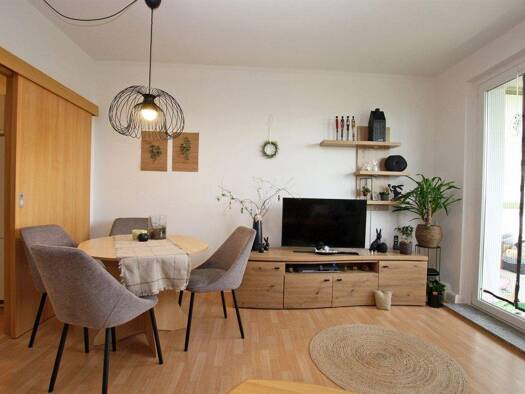 Wohnung zur Miete 332 € 2 Zimmer 58,3 m² EG frei ab 01.02.2026 Birkenstraße 76 Lusan Gera 07549