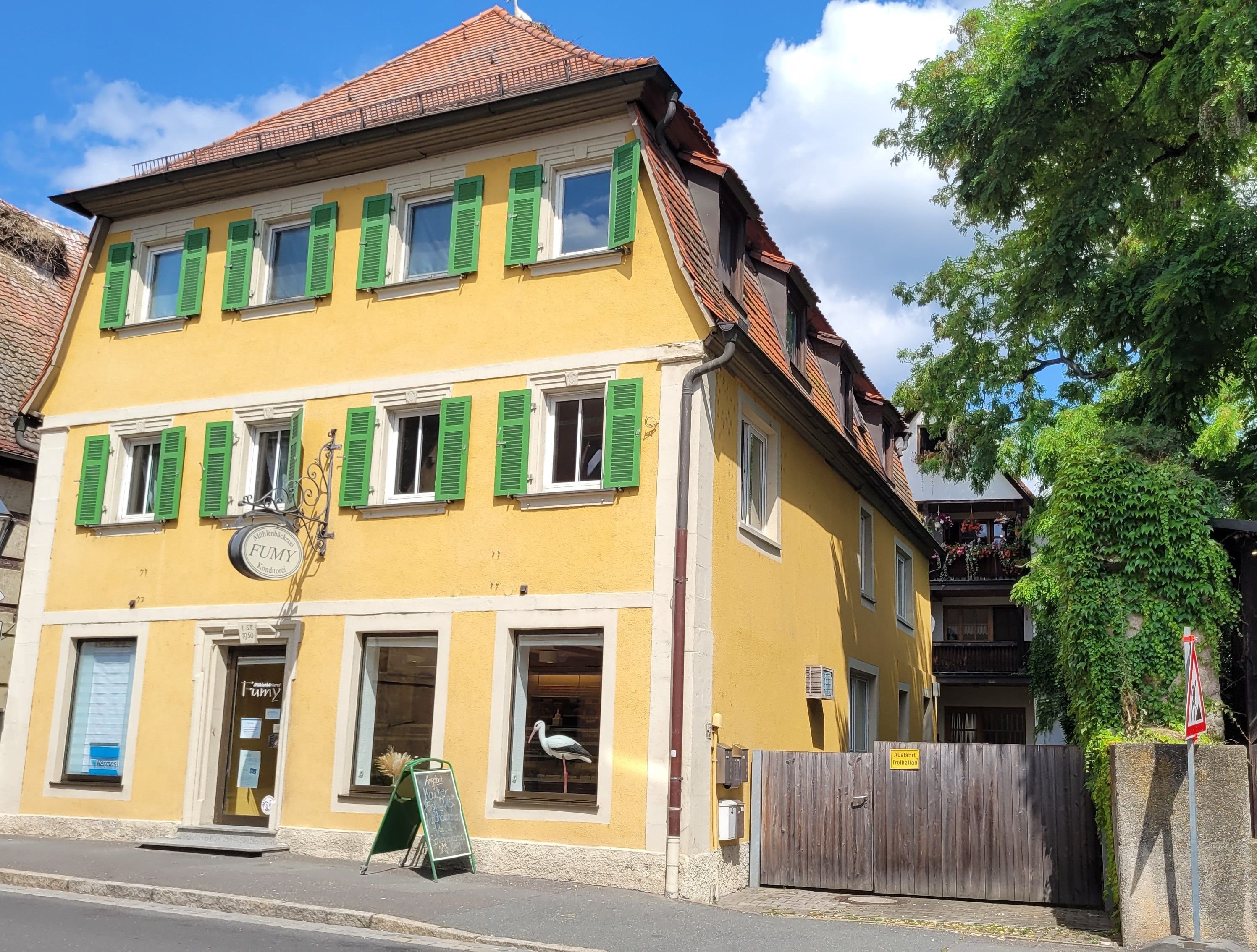 Wohnung zur Miete 540 € 4 Zimmer 90 m²<br/>Wohnfläche 2.<br/>Geschoss 01.04.2025<br/>Verfügbarkeit Hauptstraße 25 Uehlfeld Uehlfeld 91486