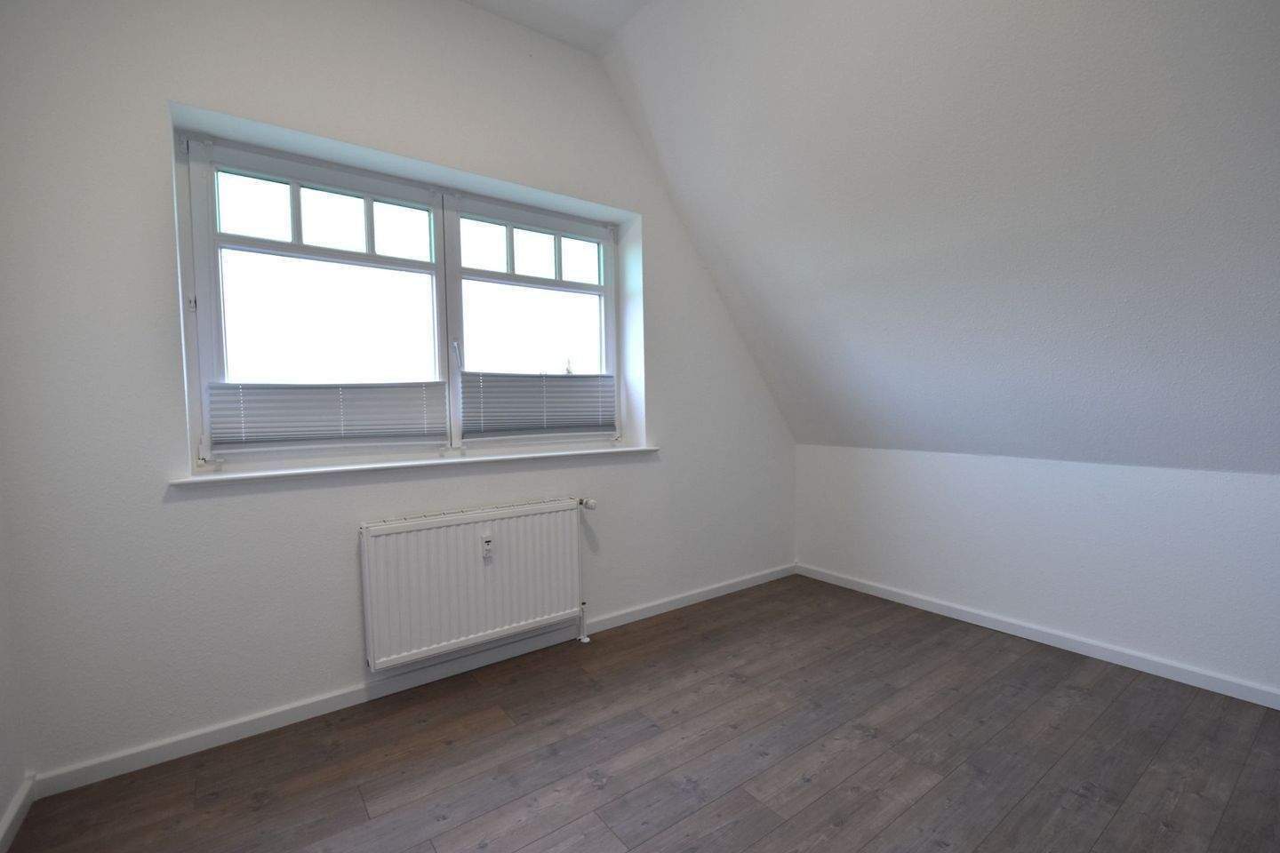 Immobilie in Hamfelde - Lichtdurchflutete 2-Zimmer Eigentumswohnung im Dachgeschoss  mit Kellerraum und PKW-Stellplatz - Bild 1