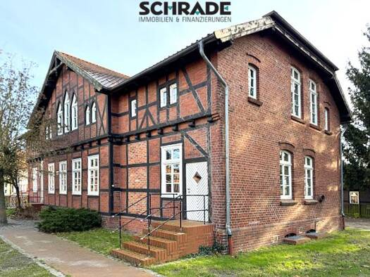 Haus zum Kauf 219.000 € 10 Zimmer 580 m² 1.201 m² Grundstück Seehausen Seehausen 39615