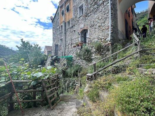 Haus zum Kauf 100.000 € 2 Zimmer 78 m² 7.000 m² Grundstück frei ab sofort Albisola Superiore 17011
